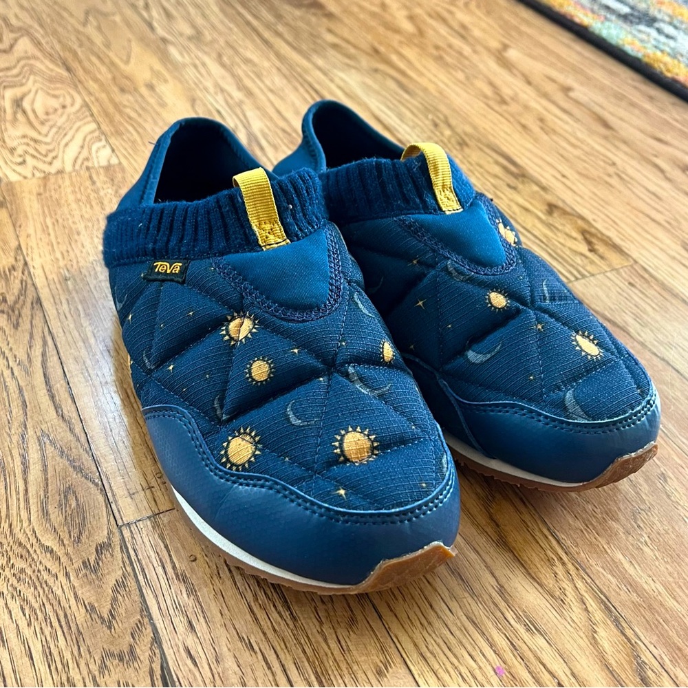 Teva Women’s ReEmber Quilted Moc Slip on, Sun and Moon, NWOT, US Womens Sz 8